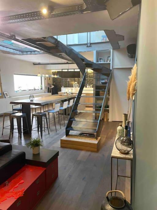 Loft Centre Situe Dans Rue Calme *